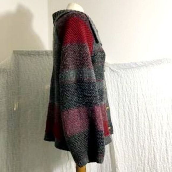 Style & Co. Gray & Red Big Button Sweater Size XL - Picture 3 of 10